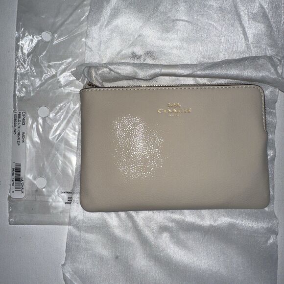 COACH Corner Zip Wristlet Pebbled Leather Gold and Chalk w/TAGS $88 - Picture 10 of 13